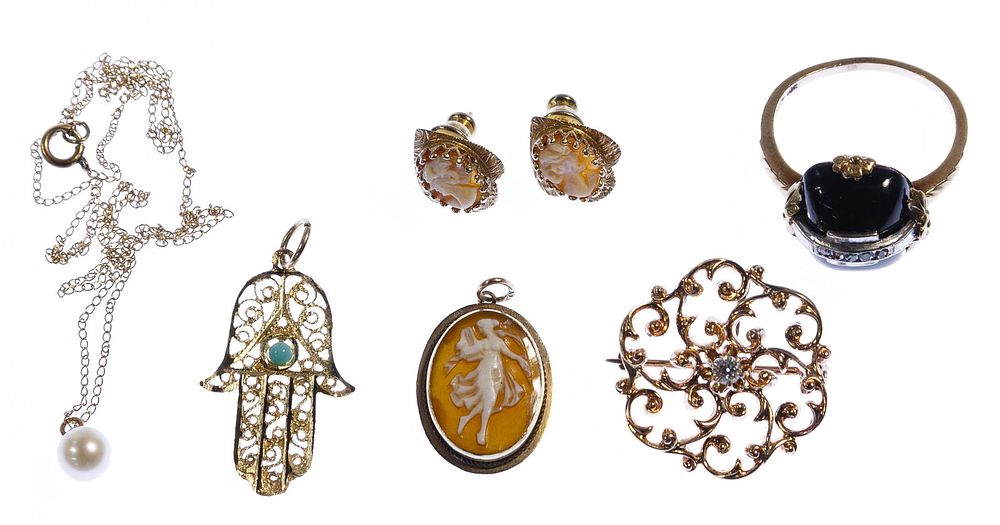 Lot 176: 14k Gold and 10k Gold Jewelry Assortment