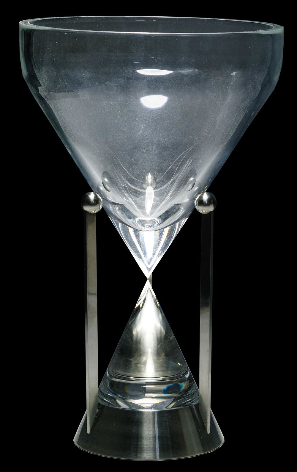 Lot 248: Eric Hilton (Scottish, b.1937) for Steuben "Hourglass"