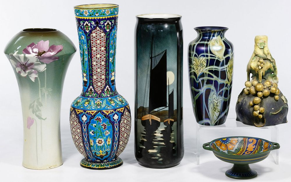 Lot 276: Pottery and Art Glass Vase and Bowl Assortment