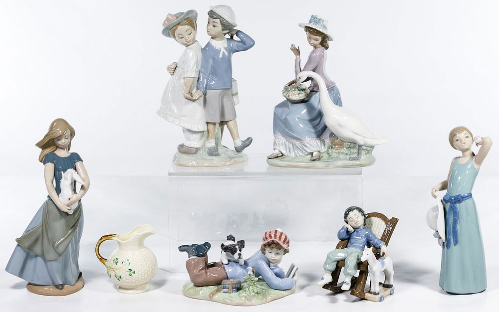Lot 311: Lladro Figurine Assortment