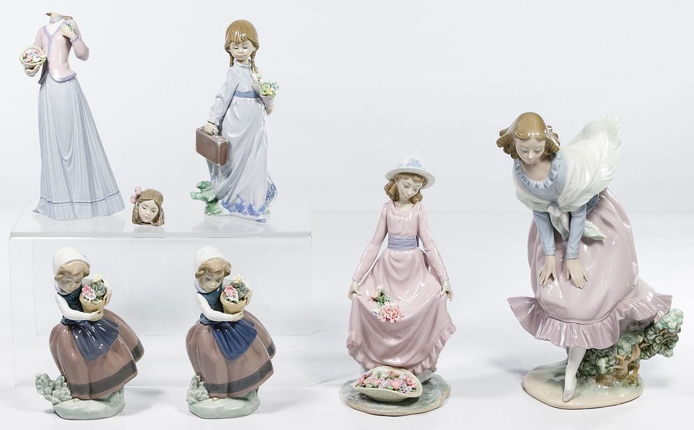 Lot 312: Lladro Figurine Assortment