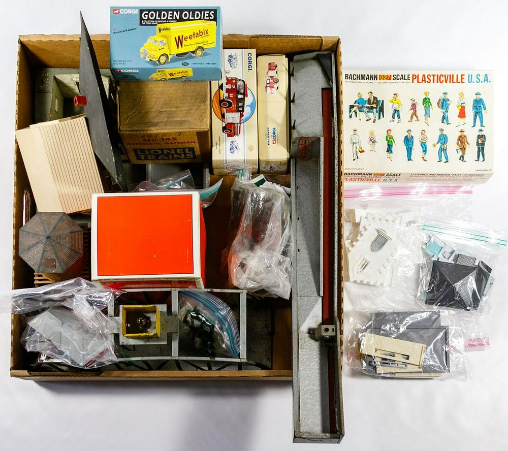 Lot 341: Lionel, American Flyer and Plasticville Set Assortment