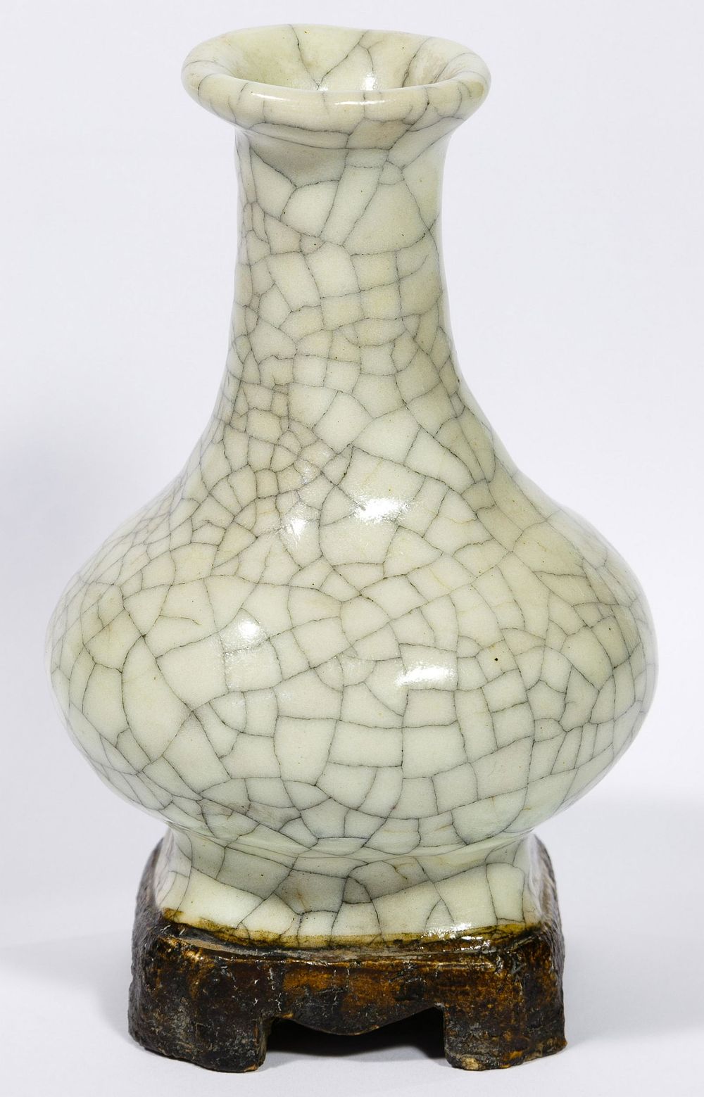 Lot 190: Chinese Ge Glaze Flower Vase