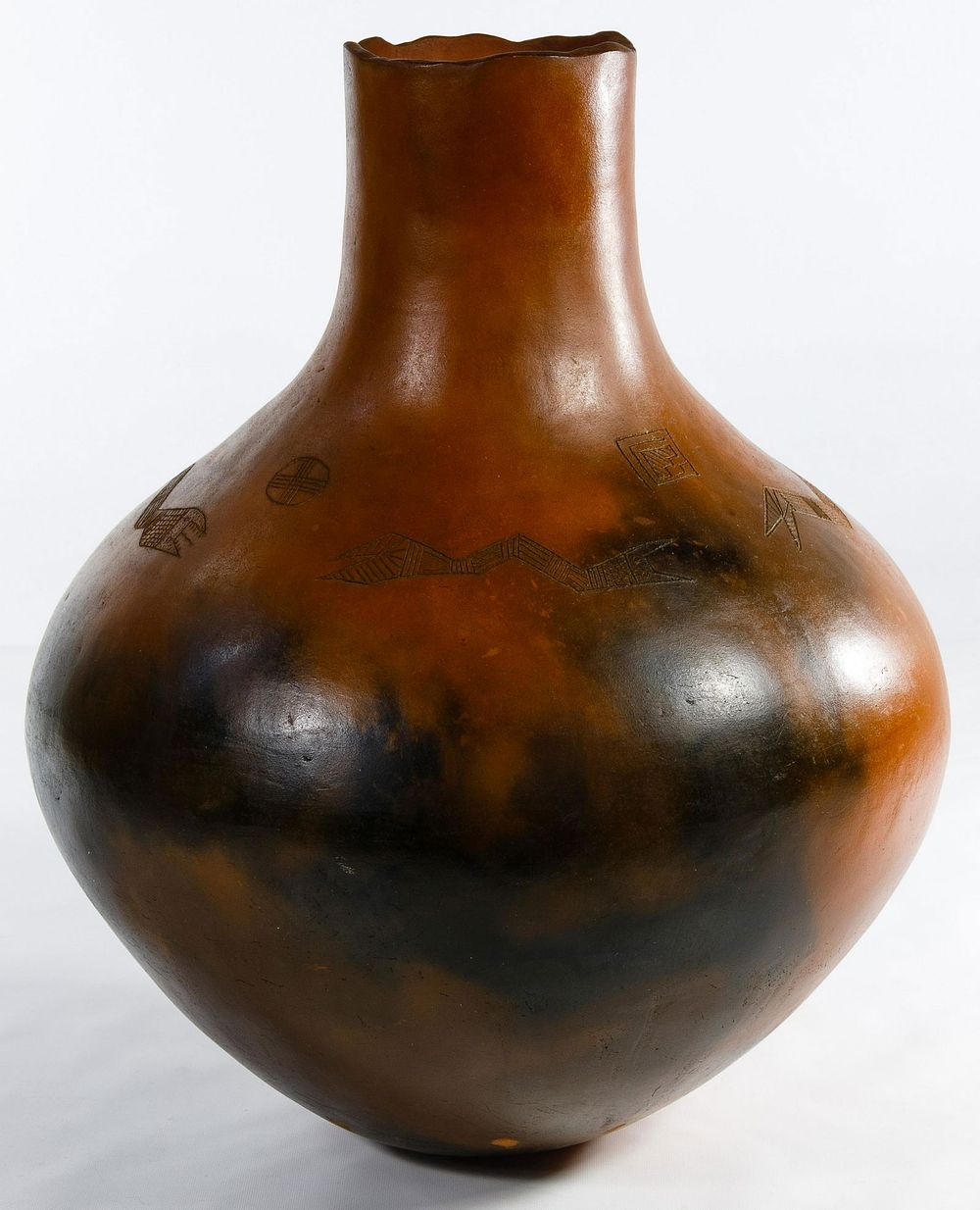 Lot 195: Native American Vessel