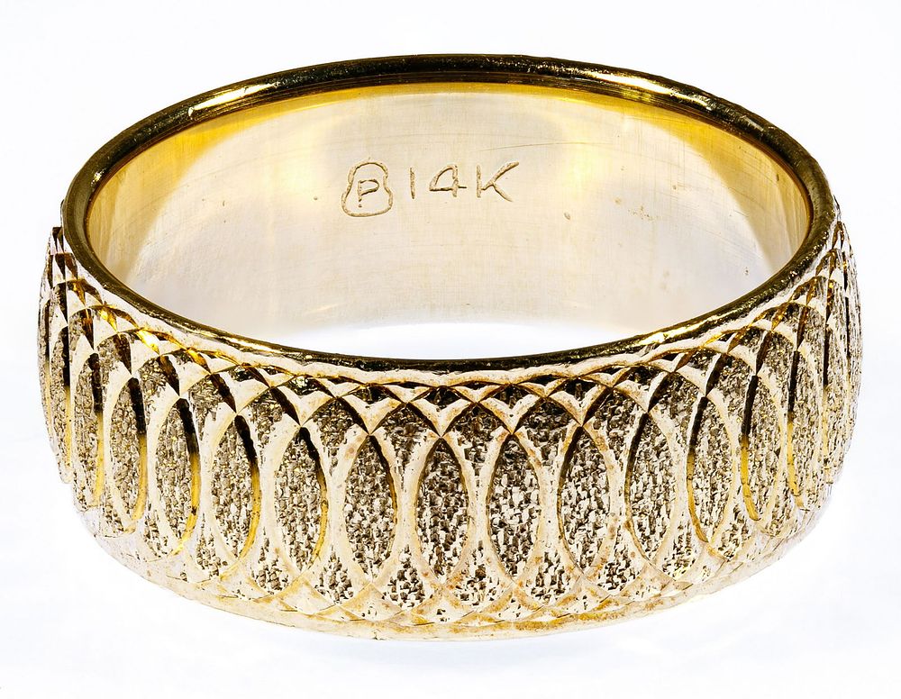 Lot 228: 14k Gold Engraved Band Ring