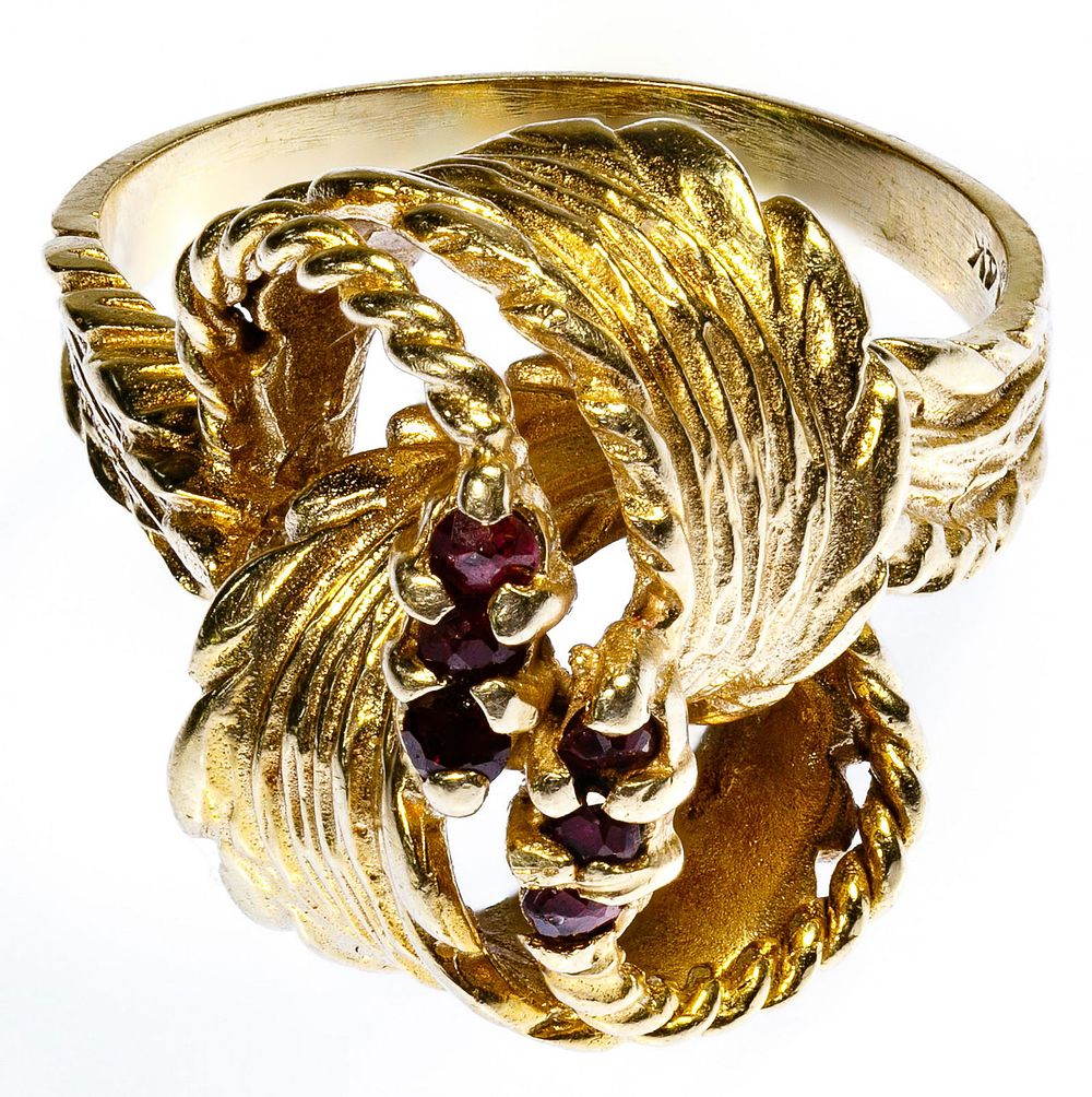 Lot 231: 14k Gold and Ruby Knot Ring