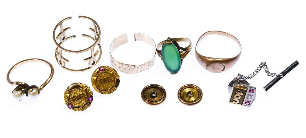 Lot 246: 14k Gold and 10k Gold Jewelry Assortment