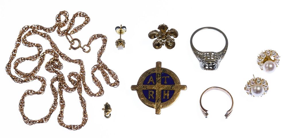 Lot 248: 18k Gold, 14k Gold, 10k Gold and 9K gold Jewelry