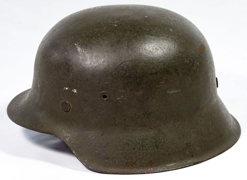 Lot 359: World War II German Luftwaffe M4 Helmet