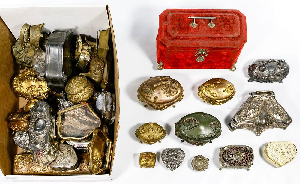 Lot 417: Trinket and Dresser Box Assortment