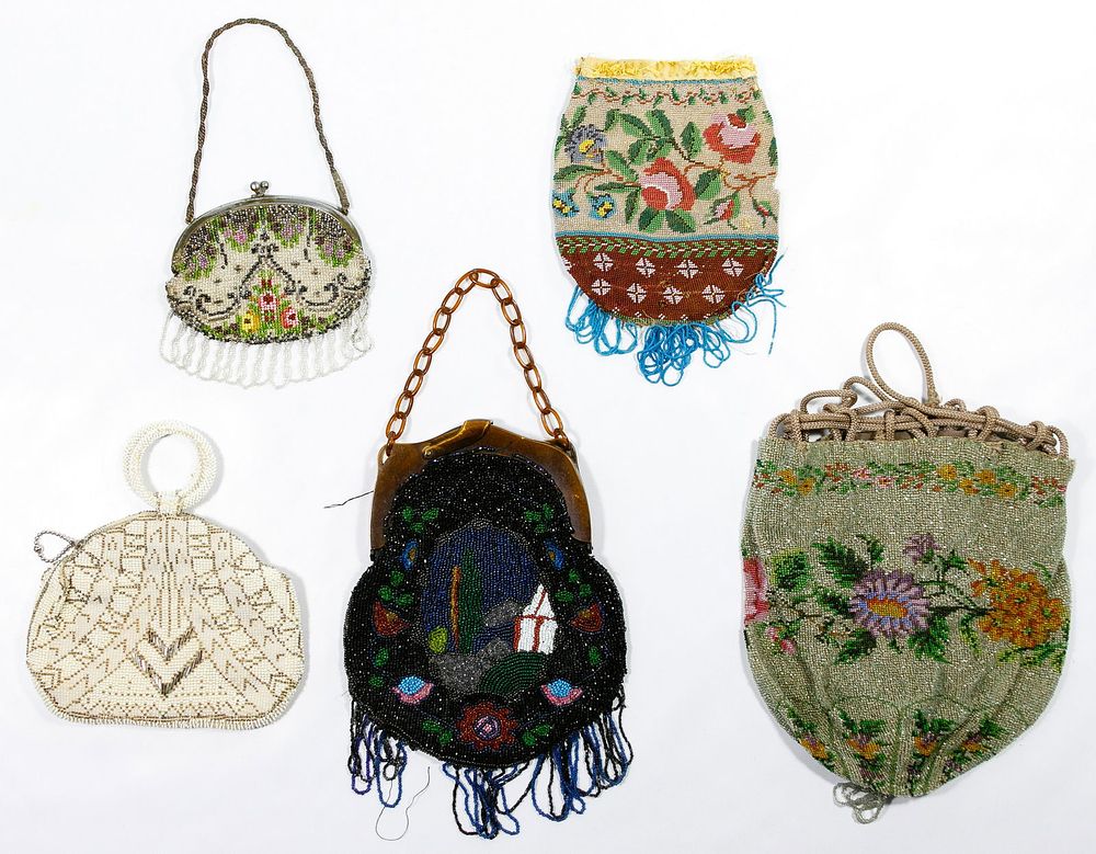 Lot 438: Beaded Purse Assortment