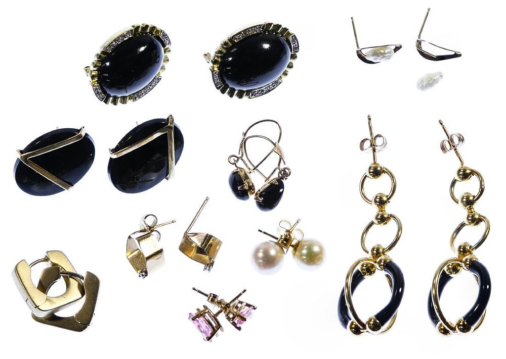 Lot 170: 14k Gold Earring Assortment