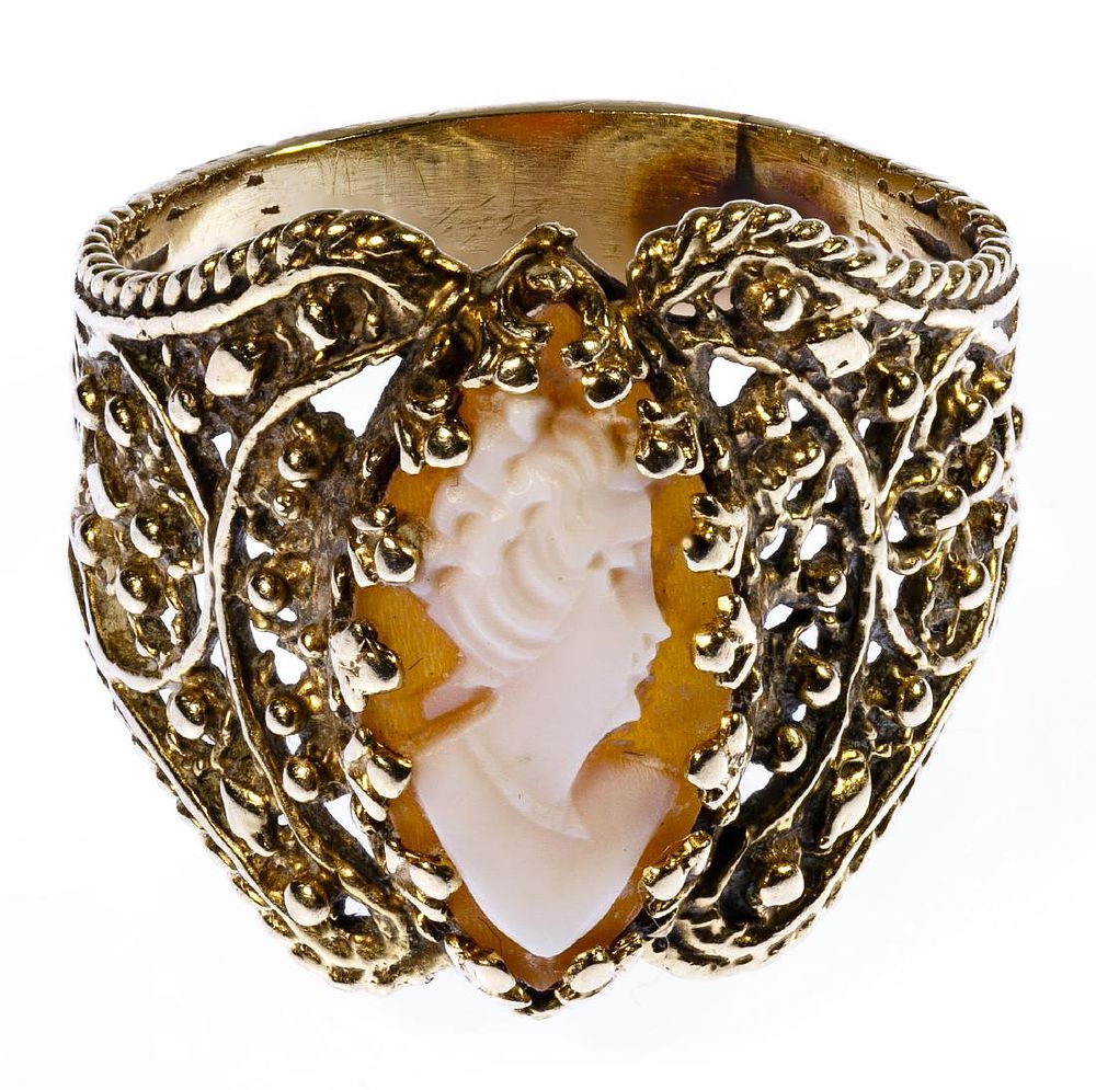 Lot 176: 14k Gold and Cameo Ring