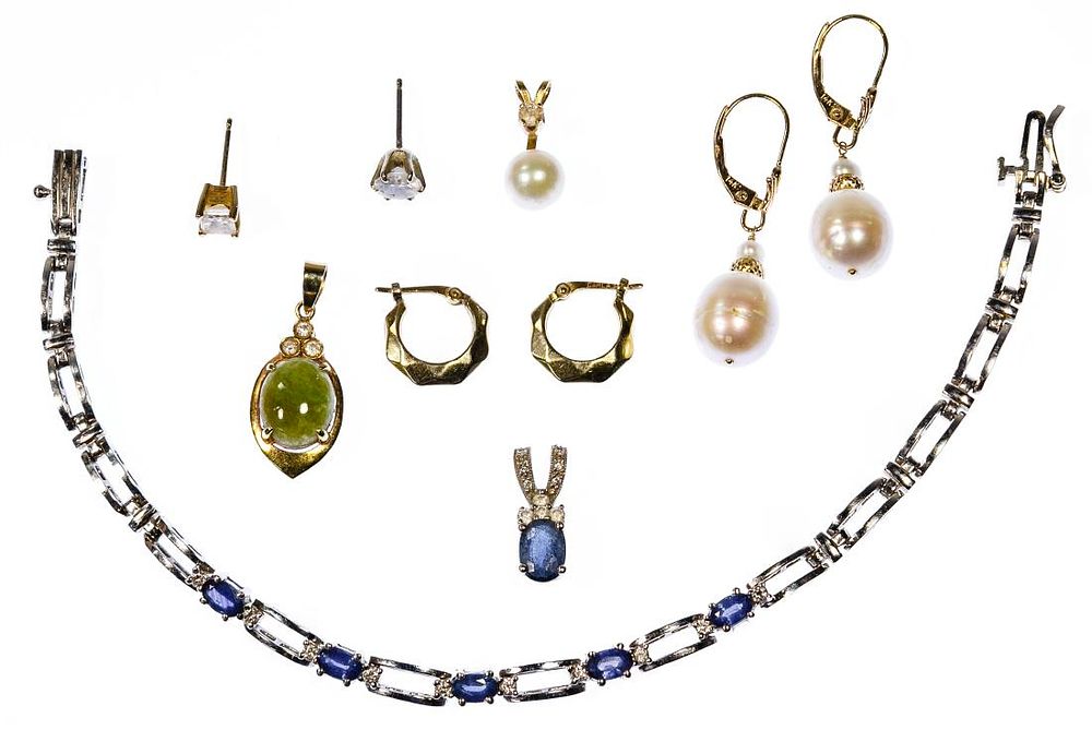 Lot 182: 14k White Gold and 14k Gold Jewelery Assortment