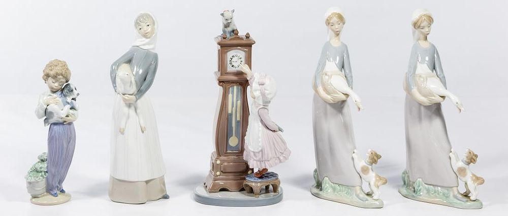 Lot 317: Lladro Figurine Assortment