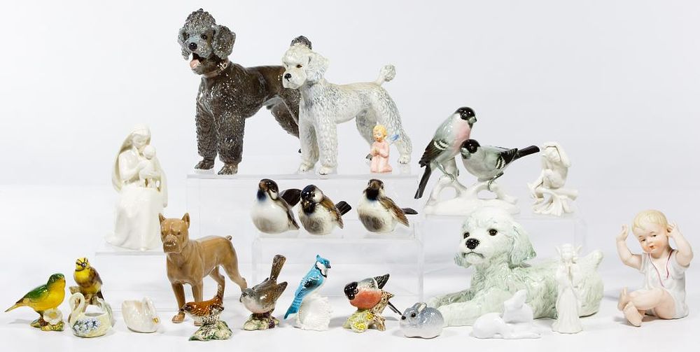 Lot 321: Porcelain Figurine Assortment