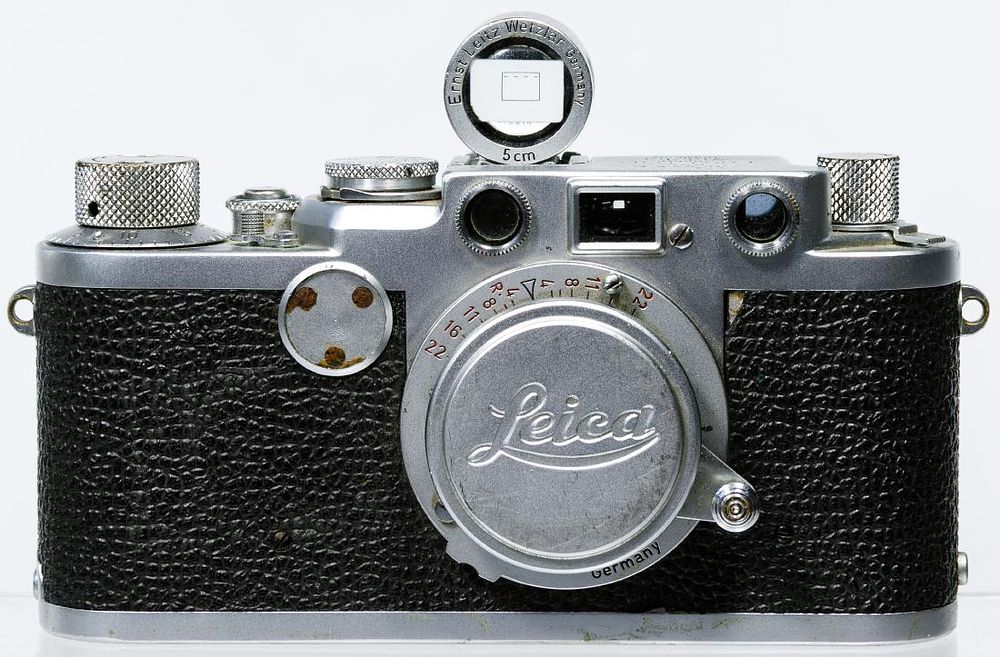 Lot 340: Leica IIF D.R.P. 35mm Camera