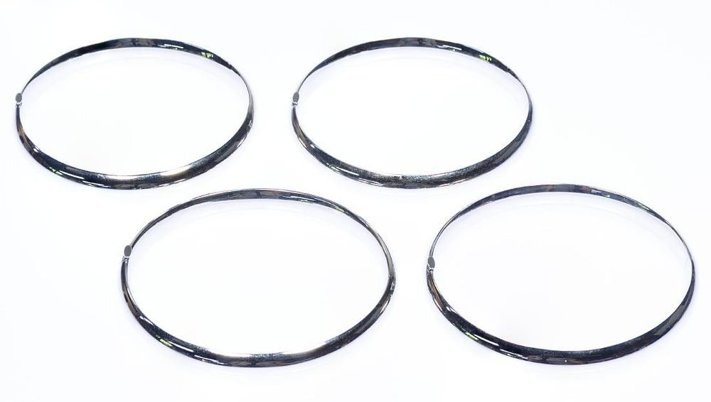 Lot 152: 14k White Gold Hinged Bangle Bracelet Assortment