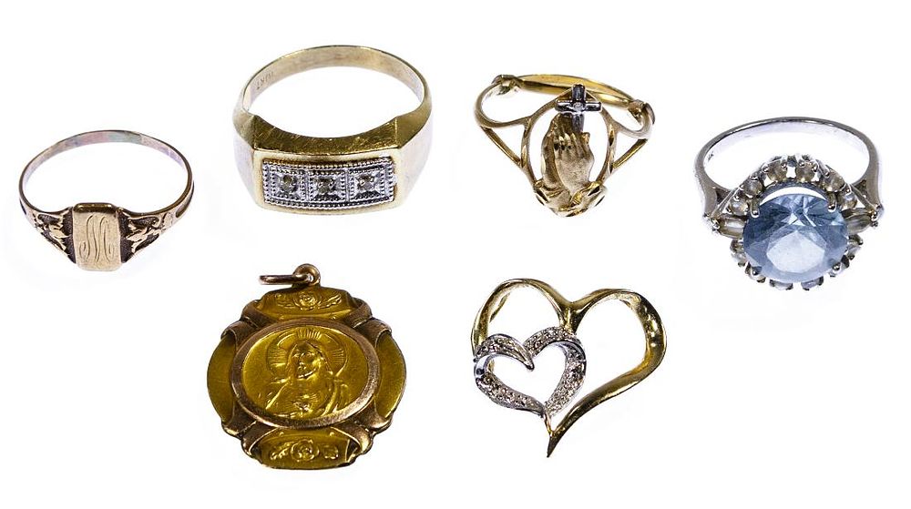 Lot 210: 10k Gold Jewelry Assortment