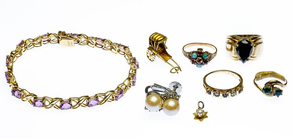 Lot 215: 14k Gold and 10k Gold Jewelry Assortment
