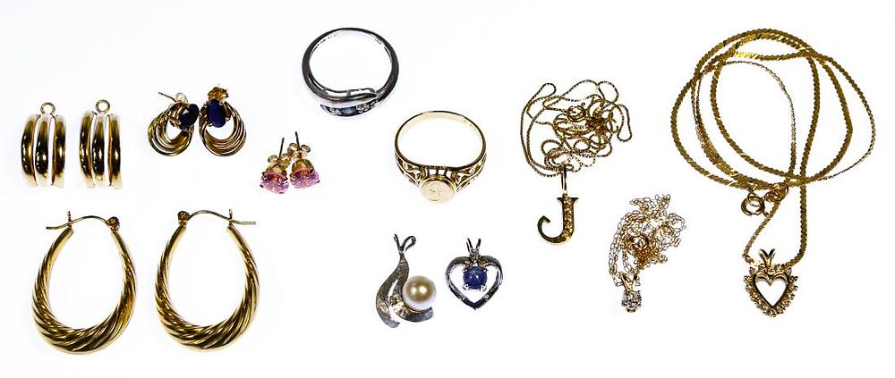 Lot 216: 14k Gold and 10k Gold Jewelry Assortment