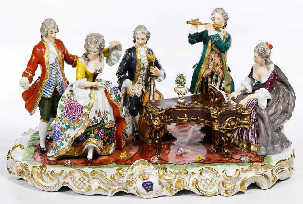 Lot 330: Capodimonte Porcelain Figural Group