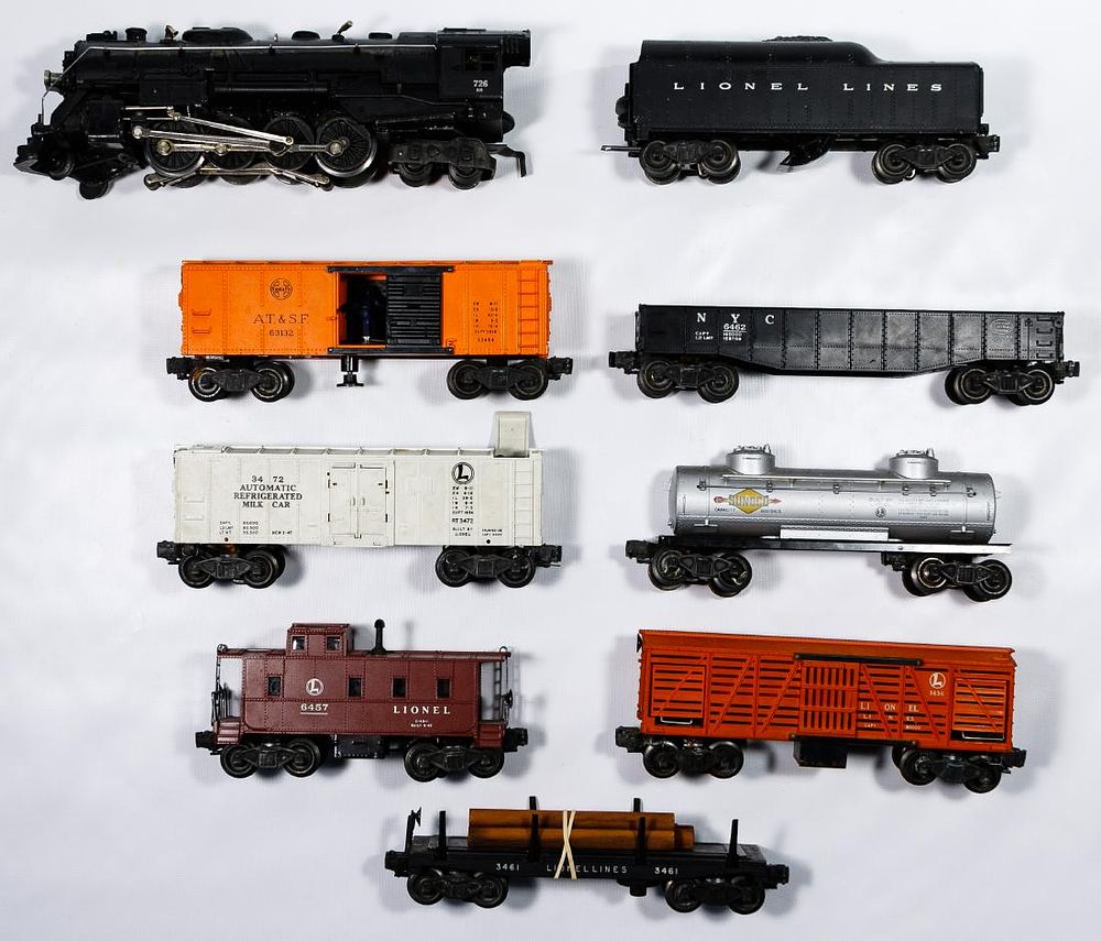 Lot 358: Lionel Model Train and Accessory Assortment
