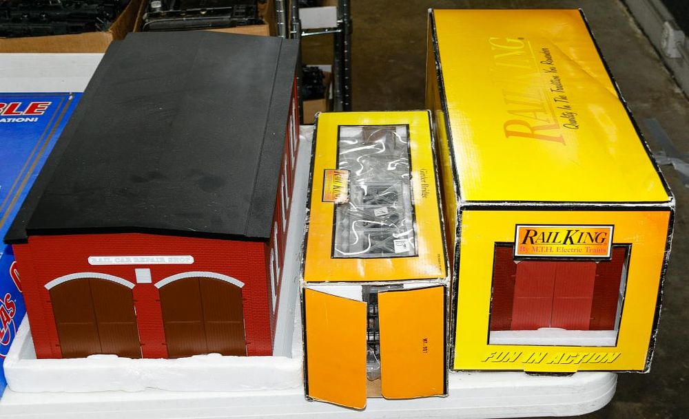 Lot 366: Model Train Accessory, Tender and Track Assortment