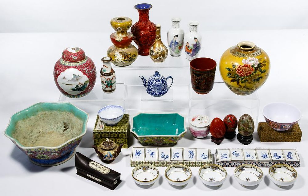 Lot 199: Asian Porcelain Assortment