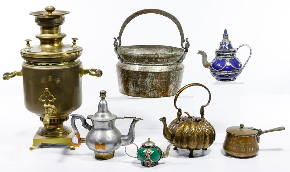 Lot 220: Decorative Object Assortment