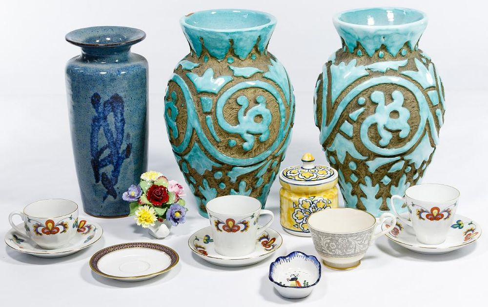 Lot 362: Pottery and Ceramic Assortment