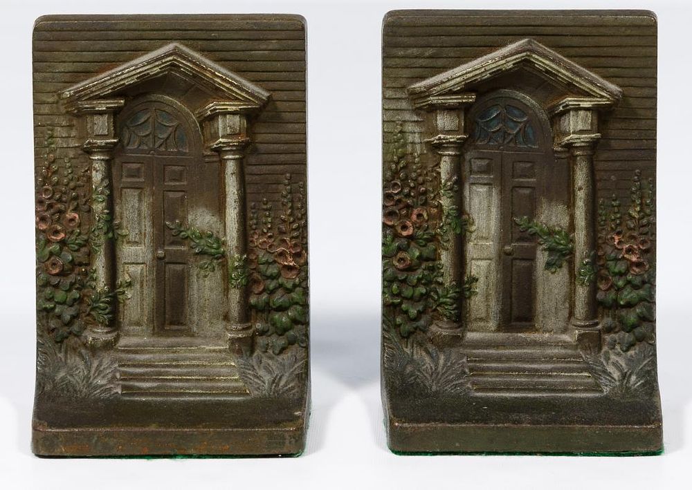 Lot 379: Bradley & Hubbard 'Federal Doorway' Book Ends