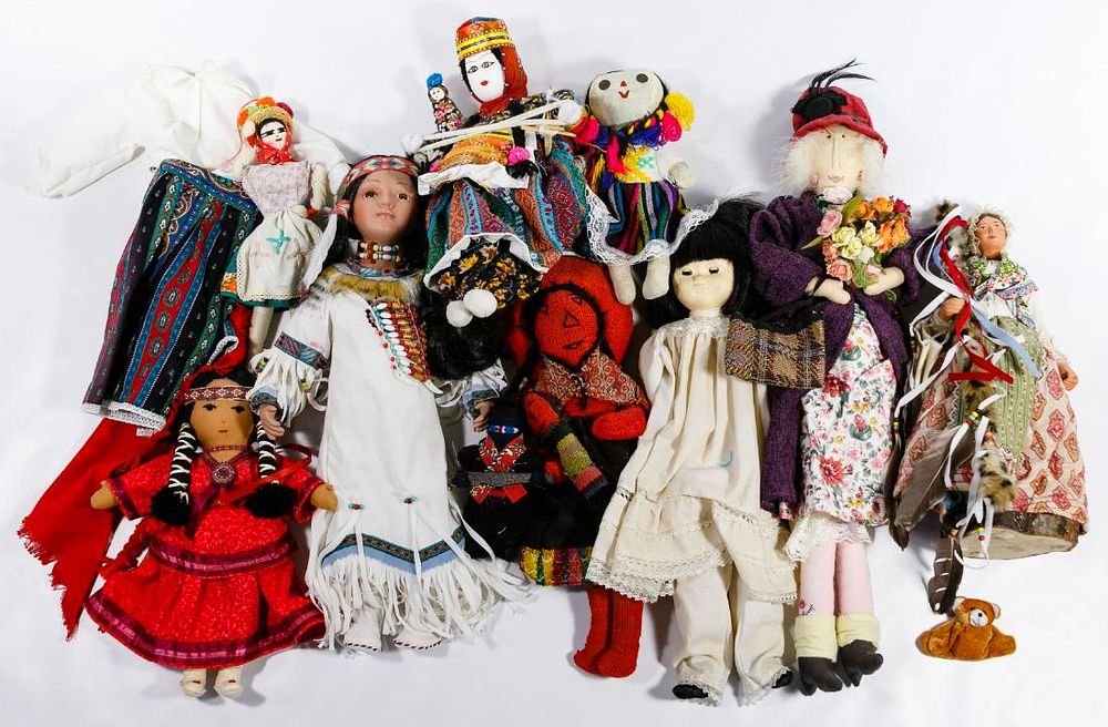 Lot 382: Cultural Doll Assortment