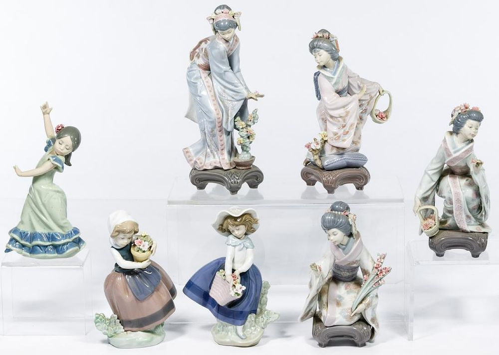 Lot 385: Lladro Figurine Assortment