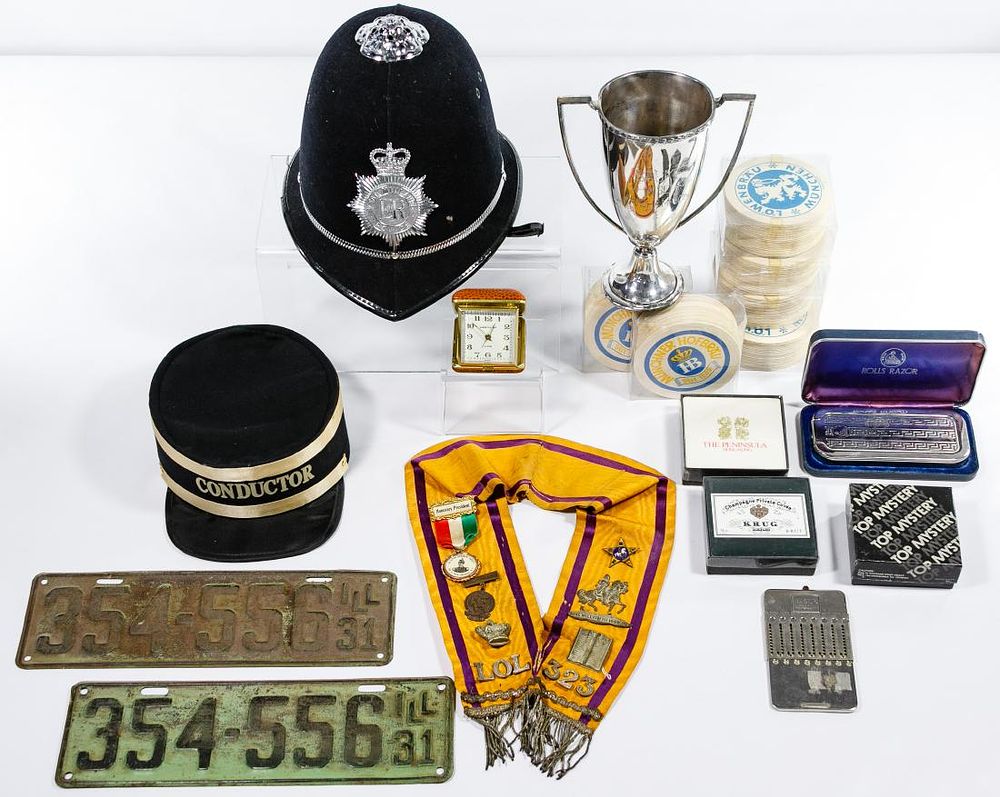 Lot 399: Collectible Item Assortment