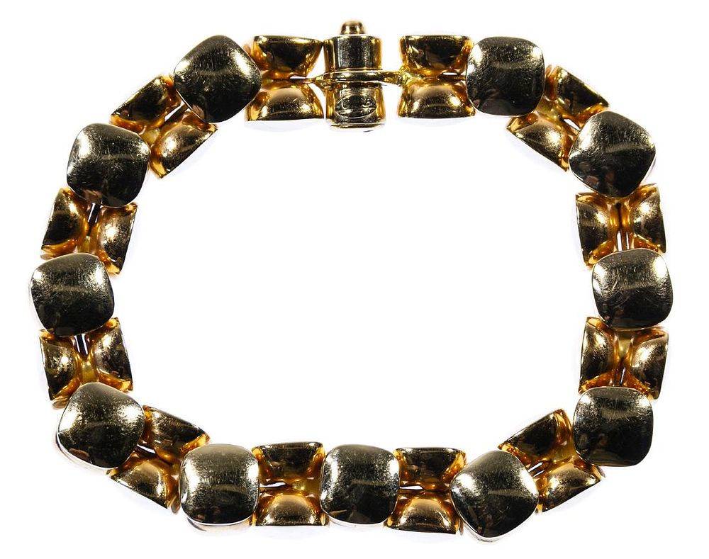 Lot 415: 18k Gold Yo-Yo Link Bracelet