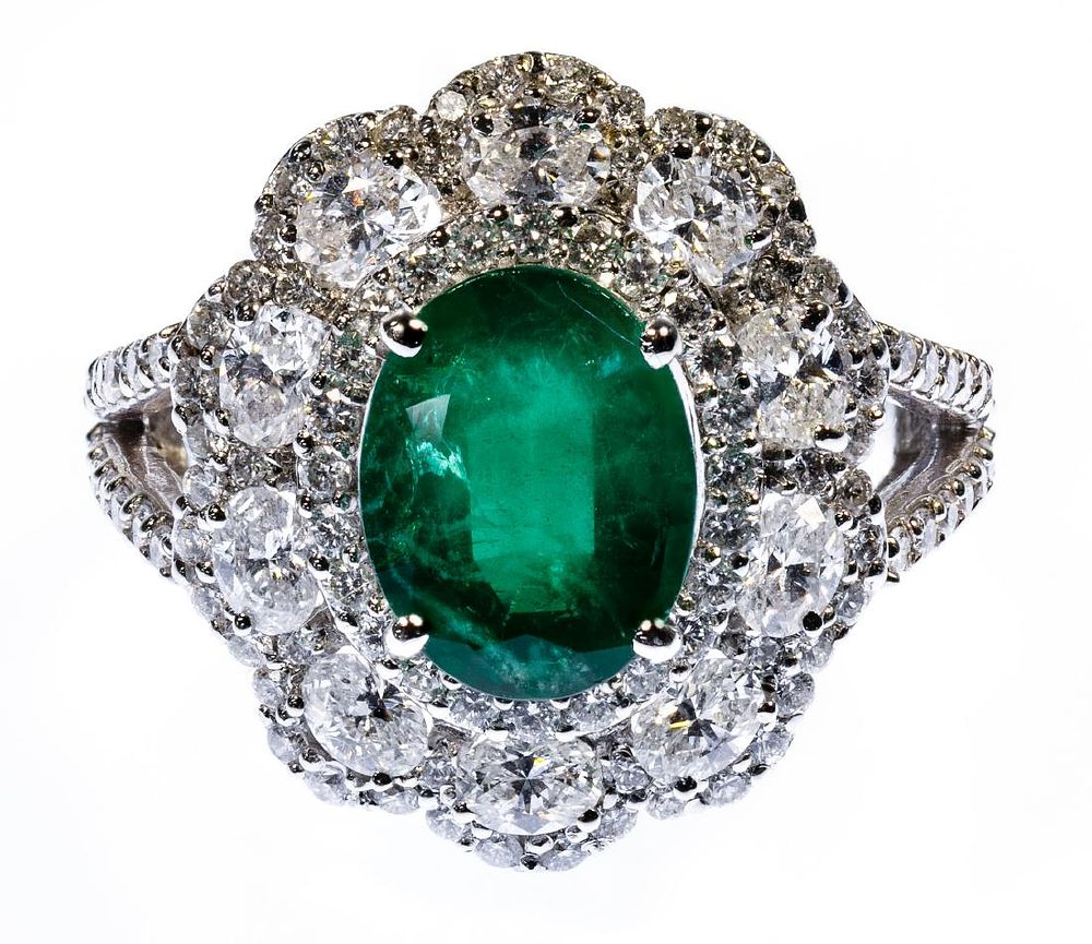 Lot 450: 18k White Gold, Emerald and Diamond Ring