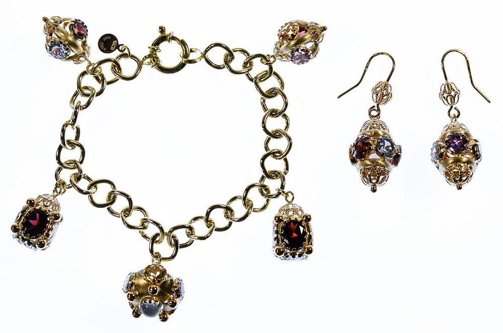 Lot 464: 18k Gold and Semi-Precious Gemstone Jewelry Suite