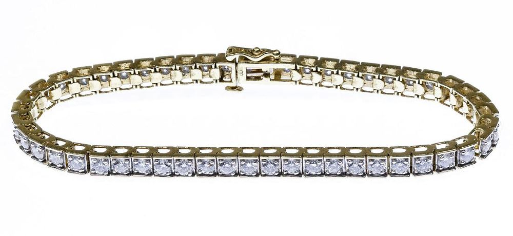 Lot 468: 14k Gold and Diamond Tennis Bracelet