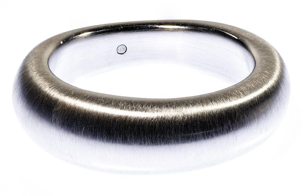 Lot 469: 14k White Gold Bangle Bracelet