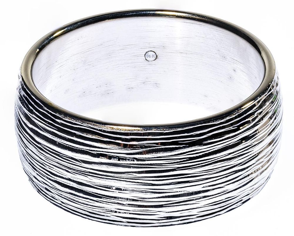 Lot 473: 14k White Gold Bangle Bracelet