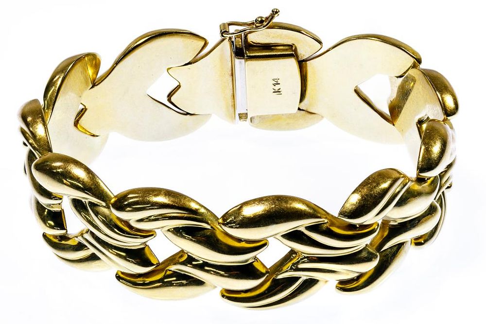 Lot 476: 14k Gold Bracelet