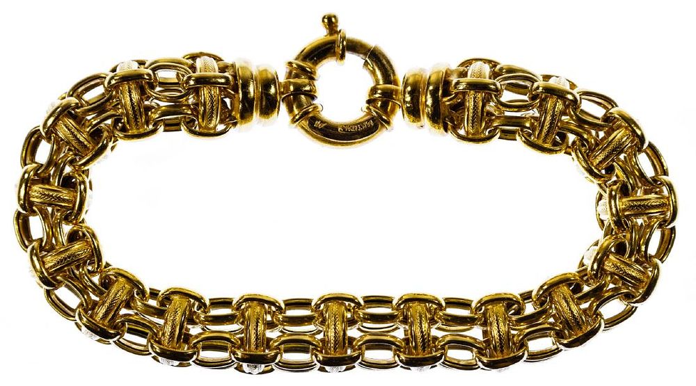 Lot 479: 14k Gold Link Bracelet