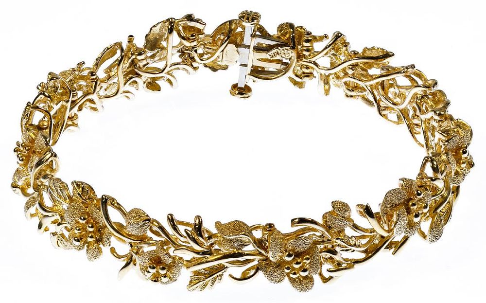 Lot 489: 14k Gold Floral Bracelet
