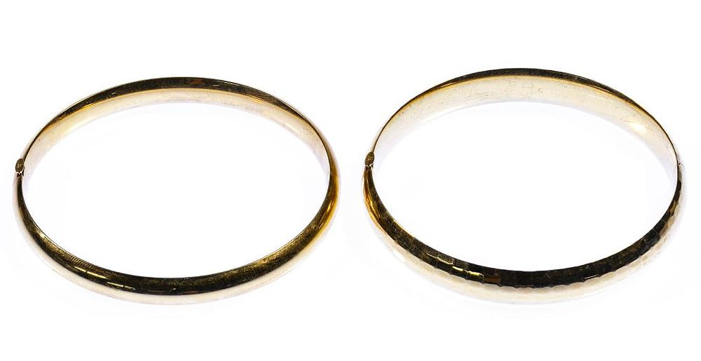 Lot 507: 14k Gold Hinged Bangle Bracelets