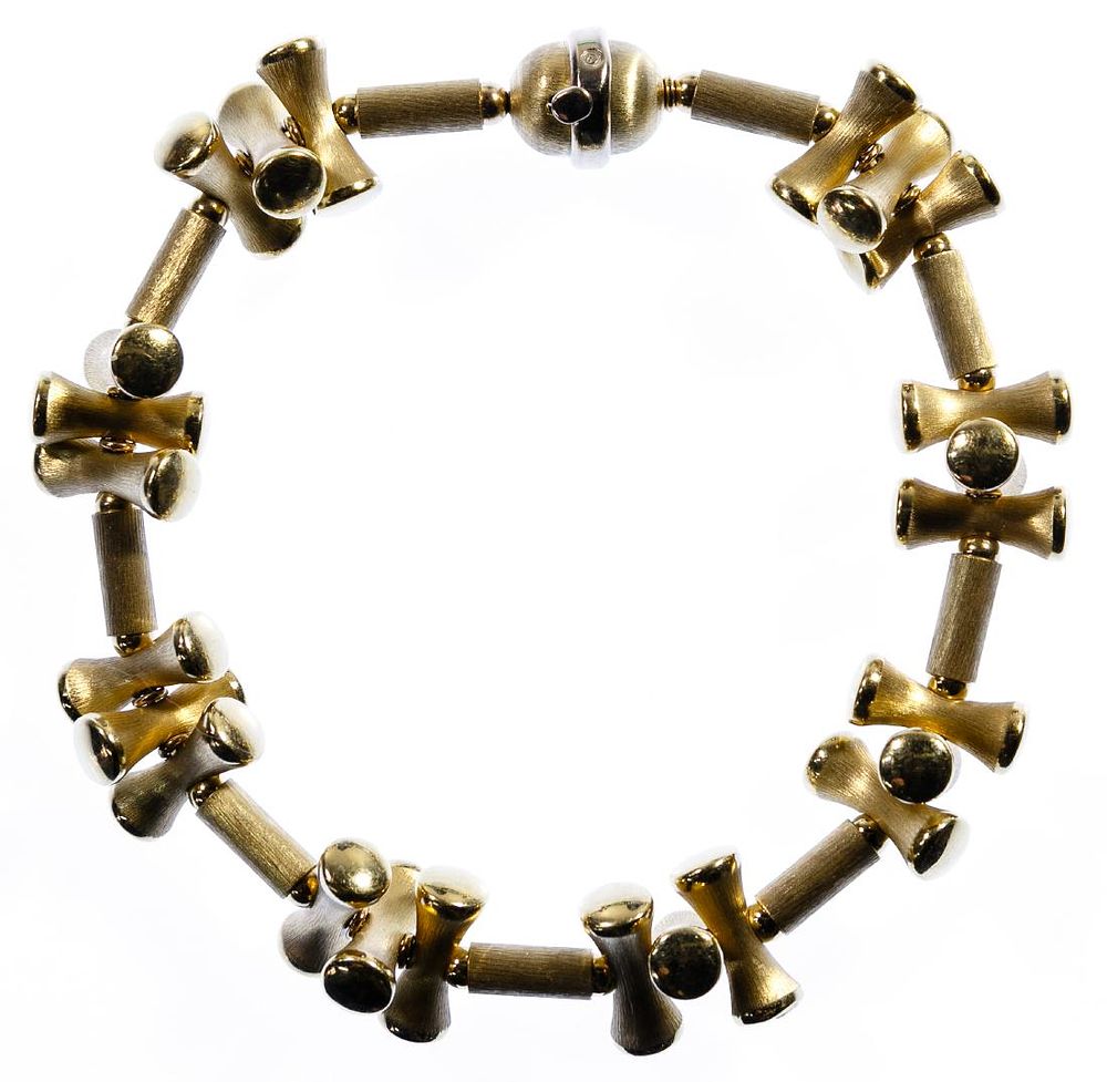 Lot 508: 14k Gold Link Bracelet