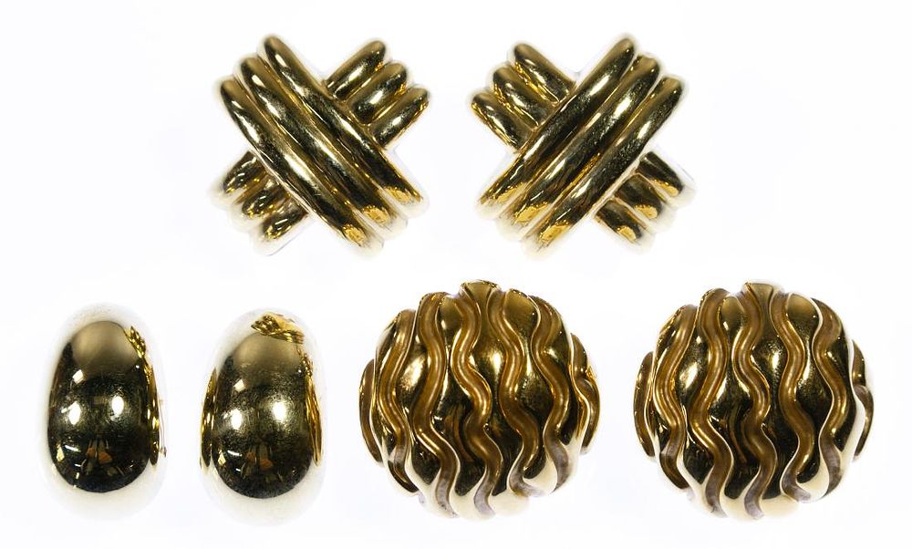 Lot 534: 14k Gold Earring Assortment