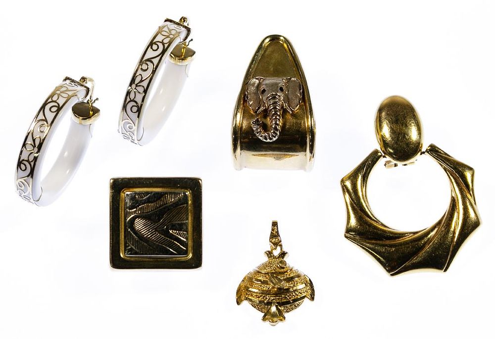 Lot 538: 14k Gold Earring and Pendant Assortment