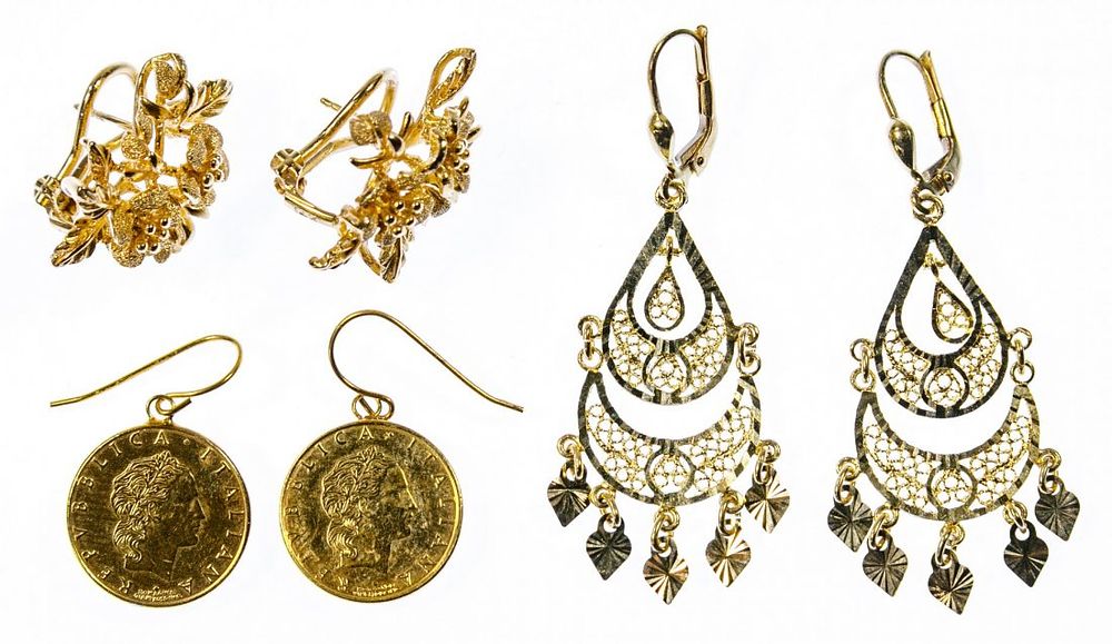Lot 539: 14k Gold Earring Assortment