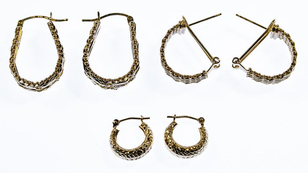 Lot 540: 14k Gold Earring Assortment